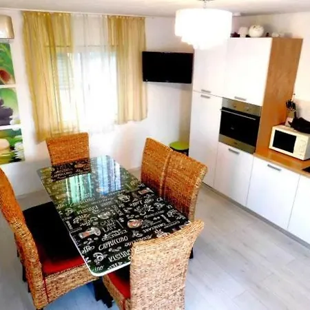 Littlevenice Appartme 50m From Sea Apartamento Trogir