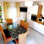 Littlevenice Appartme 50m From Sea Apartman Trogir