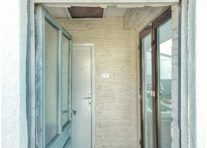 Littlevenice Appartme 50m From Sea דירה טרוגיר