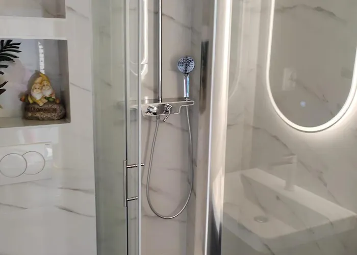 Littlevenice Appartme 50m From Sea דירה טרוגיר